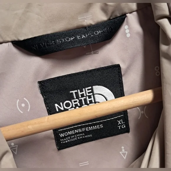 The North Face Folding Travel Jacket Size XL - Picture 4 of 11